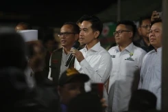 Wapres Gibran Serahkan Dana Stimulan BNPB Kepada Warga Terdampak Gempabumi M 6.0